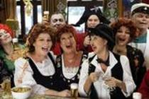 Karneval im Anrheiner mit Fussich Julche Marita Köllner im Anrheiner-Team! in der Kulissenstadt Die Anrheiner, Hafenstraße, Köln (© Thomas Brill)
