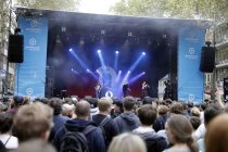 Deutsche Hip-Hop-Gruppe Antilopen Gang gastiert auf ihrer "Anarchie und Alltag"-Tour auf der Bühne am Hohenzollernring Köln (© Thomas Brill)