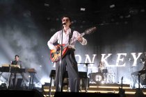 Britische Indie-Rockband Arctic Monkeys gastiert auf ihrer "Tranquility Base Hotel & Casino"-Tour in der Mitsubishi Electric Halle Düsseldorf (© Thomas Brill)
