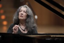Argentinische Pianistin Martha Argerich gastiert in Begleitung des Russian National Orchestra unter der Leitung des russischen Dirigenten Mikhail Pletnev in der Philharmonie Köln (© Thomas Brill)