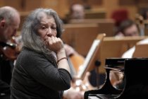 Argentinische Pianistin Martha Argerich gastiert in Begleitung des Russian National Orchestra unter der Leitung des russischen Dirigenten Mikhail Pletnev in der Philharmonie Köln (© Thomas Brill)
