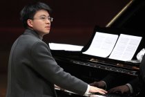 Amerikanische Pianist Kit Armstrong gastiert in Begleitung des  Szymanowski Quartet in der Philharmonie Köln (© Thomas Brill)