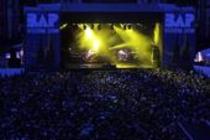 Kölschrockband BAP gastiert auf ihrer "Radio Pandora"-Tour auf dem Roncalliplatz in Köln (© Thomas Brill)