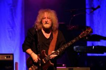 Britische Progressive-Rockgruppe Barclay James Harvest feat. Les Holroyd gastiert auf ihrer "Retrospective"-Tour im Theater am Tanzbrunnen Köln (© Thomas Brill)