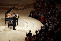 Argentinisch-Israelischer Pianist und Dirigent Daniel Barenboim gastiert mit Sonaten von Ludwig van Beethoven in der Kölner Philharmonie (© Thomas Brill)