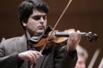 Deutsch-französische Violinist Michael Barenboim begleitet das Württembergisches Kammerorchester Heilbronn unter der Leitung des armenischen Dirigenten Ruben Gazarian in der Philharmonie Köln (© Thomas Brill)