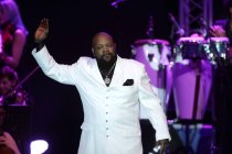 Der amerikanische Sänger Eric Conley gastiert mit The Barry White Experience - The Show in der Lanxess-Arena Köln (&copy; Thomas Brill)