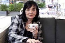 Deutsche Kabarettistin Marina Barth im Interview auf dem Willy-Millowitsch-Platz Köln (© Thomas Brill)