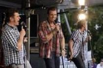 Deutsche Rock n Roll-Band The Baseballs gastieren auf ihrer "Strike"-Tour im Jugendpark Köln (&copy; Thomas Brill)