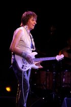 Britischer Rock-Gitarrist Jeff Beck gastiert mit seiner Band auf seiner "Loud Hailer"-Tour im E-Werk Köln (&copy; Thomas Brill)