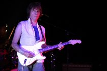 Britischer Rock-Gitarrist Jeff Beck gastiert mit seiner Band auf seiner "Loud Hailer"-Tour im E-Werk Köln (&copy; Thomas Brill)