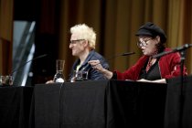Deutsche Schauspielerin Katharina Thalbach und der deutsche Musiker Bela B. lesen aus "Laugh-Letters", den lustigsten Briefen der letzten tausend Jahre im Rahmen der lit.COLOGNE SPEZIAL in der Stadthalle Köln-Mülheim (© Thomas Brill)
