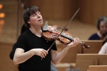 Amerikanischer Violinist Joshua Bell leitet das Orchester der Academy of St Martin in the Fields in der Philharmonie Köln (© Thomas Brill)