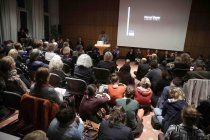 Deutsche Schriftsteller Marcel Beyer gastiert mit einem Poetik-Vortrag über „Die Sprache, die Fremde“ im Senatssaal der Universität zu Köln (© Thomas Brill)
