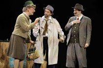 Der Musical-Krimi von Jochen Frank Schmidt "Bikini Skandal" gastiert ab dem 01. August täglich in der Volksbühne am Rudolfplatz in Köln (© Thomas Brill)