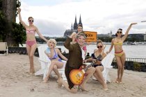 Der Musical-Krimi "Bikini Skandal" gastiert ab dem 01. August täglich in der Volksbühne am Rudolfplatz in Köln (© Thomas Brill)