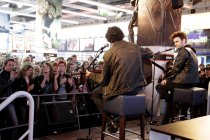Amerikanische Rock-Gruppe Black Rebel Motorcycle Club gastieren auf ihrer "Specter at the Feast"-Tour mit einem Unplugged-Instore-Gig und einer Autogrammstunde im Saturn Köln Hansaring (&copy; Thomas Brill)
