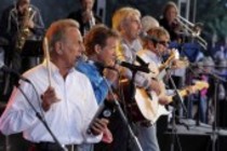 Kölner Mundart-Musikgruppe Bläck Fööss gastieren auf ihrer "Alles für die Liebe..."-Tour Open Air am Tanzbrunnen Köln (© Thomas Brill)