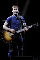 Britische Singer/Songwriter James Blunt gastierte auf seiner "The Stars Beneath My Feet"-Tour in der Lanxess-Arena Köln (© Thomas Brill)