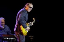 Amerikanische Blues- und Bluesrock-Gitarrist Joe Bonamassa gastiert auf seiner "Live in Concert" Tour in der Lanxess-Arena Köln (&copy; Thomas Brill)