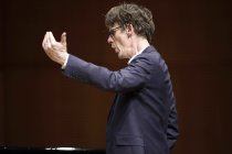 Britische Tenor Ian Bostridge gastiert in Begleitung des britischen Pianisten Julius Drake in der Kölner Philharmonie (&copy; Thomas Brill)