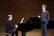Britische Tenor Ian Bostridge gastiert in Begleitung des britischen Pianisten Julius Drake in der Kölner Philharmonie (&copy; Thomas Brill)