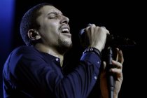 Deutsche Sänger Andreas Bourani gastiert auf seiner "Hey"-Tour in der Lanxess-Arena Köln (© Thomas Brill)