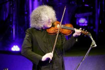 Italienische Musiker Angelo Branduardi gastiert mit seiner Band auf seiner "In Concerto"-Tour in der Kölner Philharmonie (© Thomas Brill)
