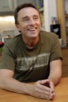 Britische Komiker Mark Britton im Interview in seinem Atellier, An der Flora, Köln (© Thomas Brill)