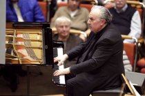 Amerikanisch-israelischer Pianist Yefim Bronfman gastiert in Begleitung des Israel Philharmonic Orchestra unter der Leitung des israelischen Dirigenten Lahav Shani in der Philharmonie Köln (&copy; Thomas Brill)