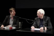 Deutscher Schriftsteller Alexander Kluge im Gespräch mit der deutsche Schauspielerin Hannelore Hoger im Depot I des Carlswerk Köln (© Thomas Brill)