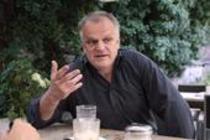 Deutscher Übersetzer Jürgen Bürger im Interview über seine neuste Übersetzung "Unterwegs in einem kleinen Land" von Philip K. Dick (© Thomas Brill)