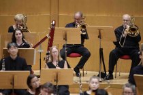 Französische Dirigent François-Xavier Roth leitet das von ihm gegründete "Kölner Bürgerorchester" in der Kölner Philharmonie (© Thomas Brill)