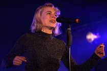 Deutsche Songschreiberin und Sängerin Cäthe gastiert auf ihrer "Vagabund"-Tour im Luxor Köln (© Thomas Brill)