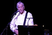 Britische Artrock-Musiker John Cale gastiert auf seiner "POPtical Illusion"-Tour im Carlswerk Victoria Köln (© Thomas Brill)