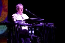 Britische Artrock-Musiker John Cale gastiert auf seiner "POPtical Illusion"-Tour im Carlswerk Victoria Köln (© Thomas Brill)