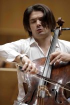 Französische Cellist Gautier Capuçon gastiert in Begleitung des Gürzenich-Orchester Köln unter der Leitung des amerikanischen Dirigenten James Gaffigan in der Philharmonie Köln (&copy; Thomas Brill)