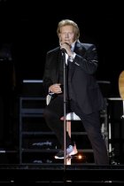 Südafrikanischer Schlagersänger Howard Carpendale gastiert auf seiner "50 Jahre - Die Show meines Lebens"-Tour in der Lanxess-Arena Köln (&copy; Thomas Brill)