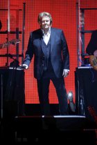 Südafrikanischer Schlagersänger Howard Carpendale gastiert auf seiner "50 Jahre - Die Show meines Lebens"-Tour in der Lanxess-Arena Köln (&copy; Thomas Brill)