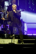 Südafrikanischer Schlagersänger Howard Carpendale gastiert auf "Meine Abschiedstournee" in der Lanxess-Arena Köln (&copy; Thomas Brill)