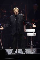 Südafrikanischer Schlagersänger Howard Carpendale gastiert auf "Meine Abschiedstournee" in der Lanxess-Arena Köln (&copy; Thomas Brill)