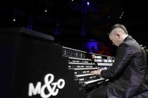Amerikanischer Organist Cameron Carpenter gastiert mit Werken von Johann Sebastian Bach und Cameron Carpenter in der Philharmonie Köln (© Thomas Brill)