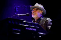 Britische Musiker Paul Carrack gasiert auf seiner "Soul Shadows"-Tour im Theater am Tanzbrunnen Köln (© Thomas Brill)