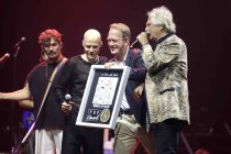 Kölner Popband Cat Ballou gastiert auf ihrer "25 Jahre CAT BALLOU – Das Jubiläumskonzert" in der Kölner Lanxess-Arena (© Thomas Brill)