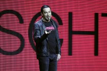 Deutscher Komiker und Kabarettist Bülent Ceylan gastiert mit seinem Programm "Luschtobjekt" in der Lanxess-Arena Köln (© Thomas Brill)
