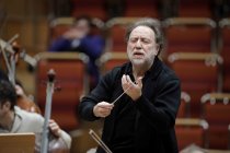 Italienischer Dirigent Riccardo Chailly leitet das Orchestra Filarmonica della Scala in der Kölner Philharmonie (© Thomas Brill)