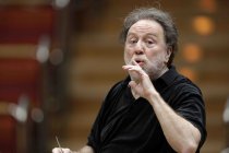 Italienischer Dirigent Riccardo Chailly leitet das Orchestra Filarmonica della Scala in der Kölner Philharmonie (© Thomas Brill)