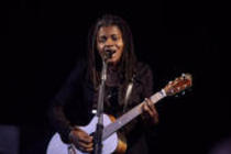 Amerikanische Sängerin und Songschreiberin Tracy Chapman gastiert auf ihrer "Our Bright Future"-Tour am Tanzbrunnen Köln (© Thomas Brill)