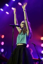 Schottische Elektropop-Band Chvrches gastiert auf ihrer "Love Is Dead"-Tour in der Live Music Hall Köln (&copy; Thomas Brill)