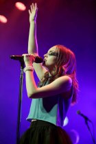 Schottische Elektropop-Band Chvrches gastiert auf ihrer "Love Is Dead"-Tour in der Live Music Hall Köln (&copy; Thomas Brill)